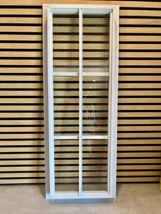 Image de Fenêtre en PVC- couleur Blanc avec carrelage blanc